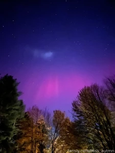 Look at how pretty the sky is tonight also a new video is dropping