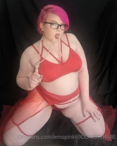 Trying to be a bad girl like to spank me