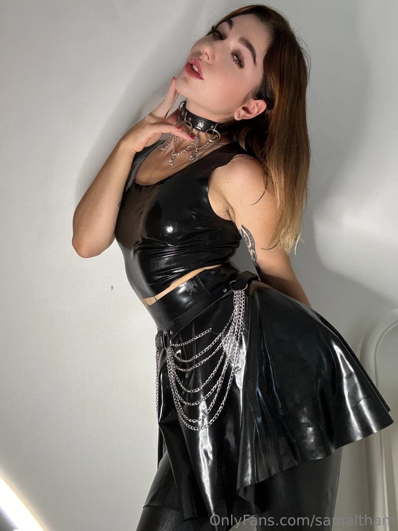 Hey honey you like it when i wear my latex costume right but i think 