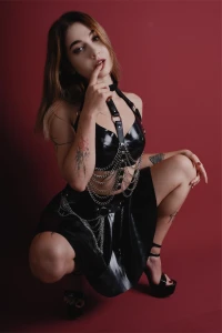 Mmm baby i m all leather and chains ready to tame your darkest