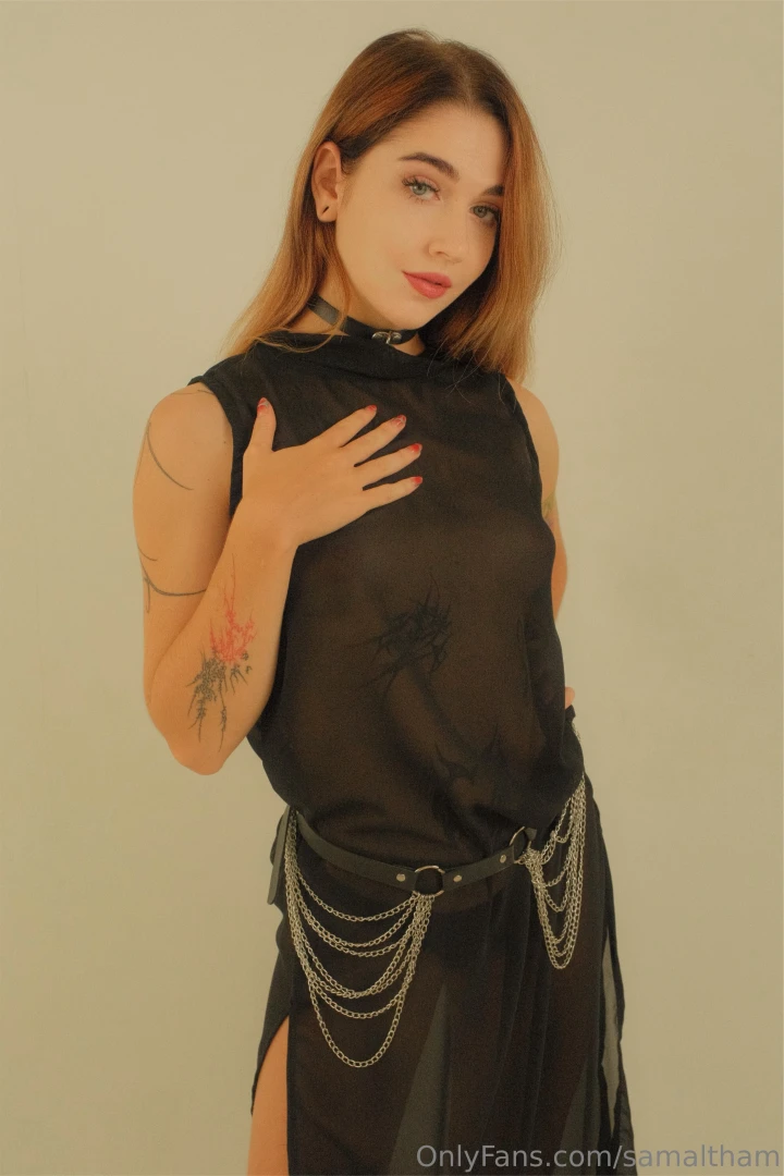 Black mesh chains on the hips and a slight glance from above - today i 