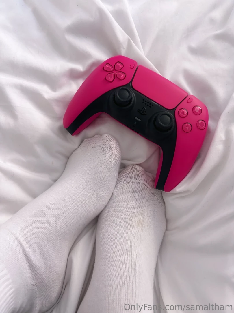 Have you seen the beauty i got now i ve got two controllers to play part 1 