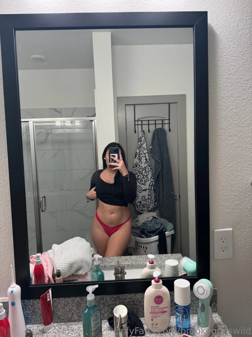 It s thursday sexy one step closer to the weekend let s start the fun 