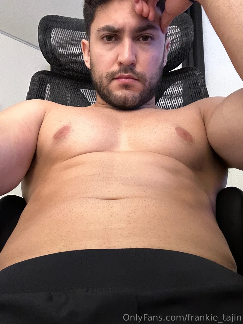 I wonder what it s like to get assistance from under the desk while i 