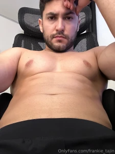 I wonder what it s like to get assistance from under the desk while i