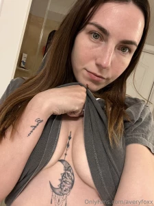 Do you wanna see my tits hmu babe