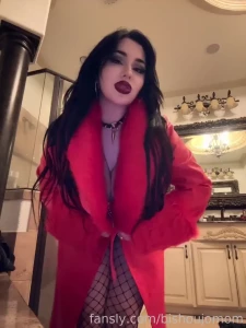 Full length strip tease video just got back from the club and filmed part 1