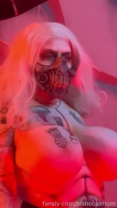 I love sharing behind the scenes footage of my shoots here is a little