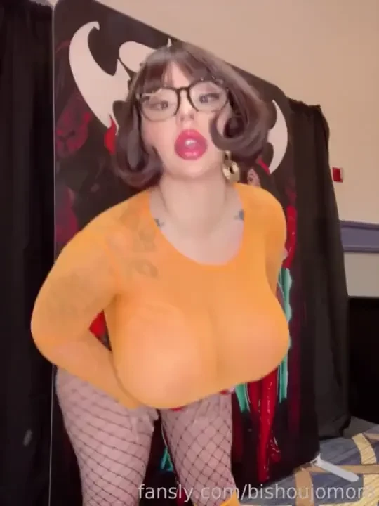 Here is a little compilation i took at tsumicon dressed as velma can 