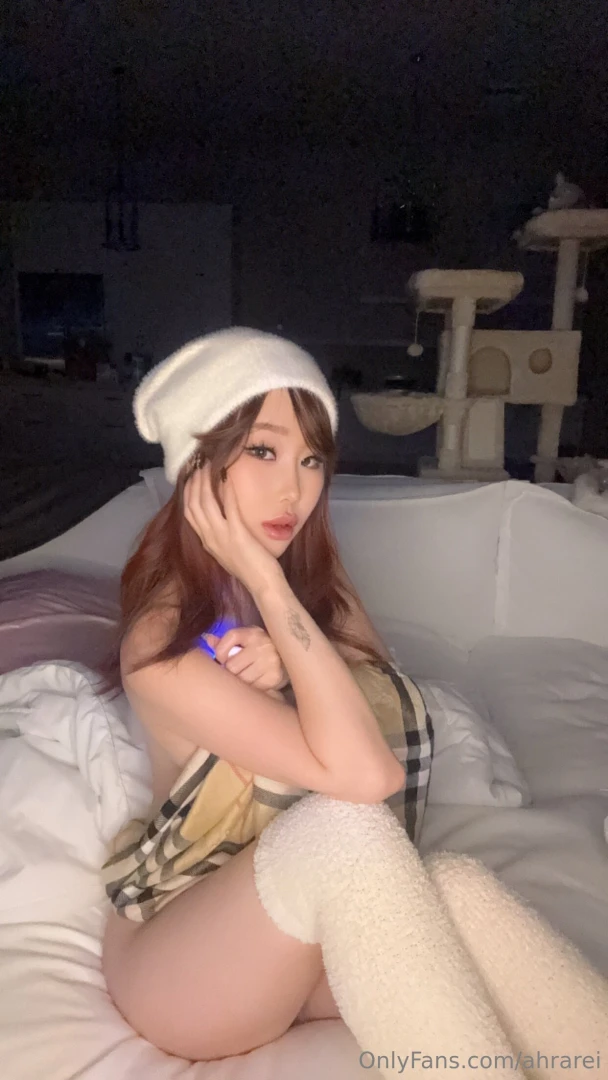 Only thing keeping me decent is this blanket and it s slipping fast 