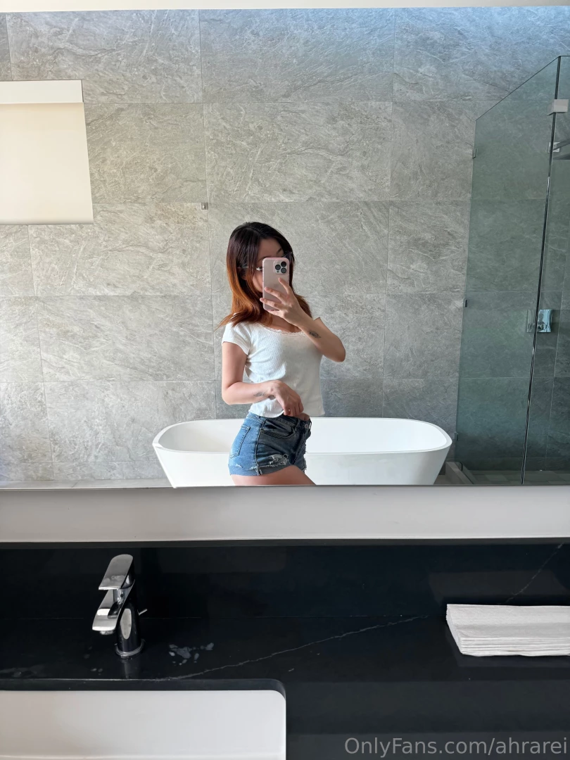 Is that bathtub big enough for the both of us 