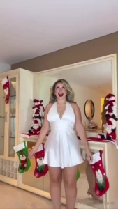 Do i look like a modern-day marilyn monroe waiting for santa s list part 1