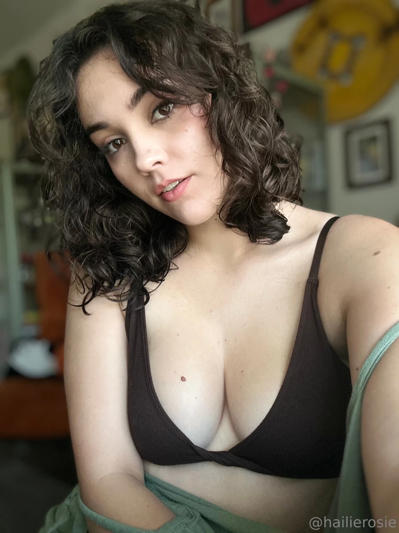 Oh nooooo the strap on my overalls fell off will anyone help me 