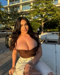 Sun kissed your favorite brunette