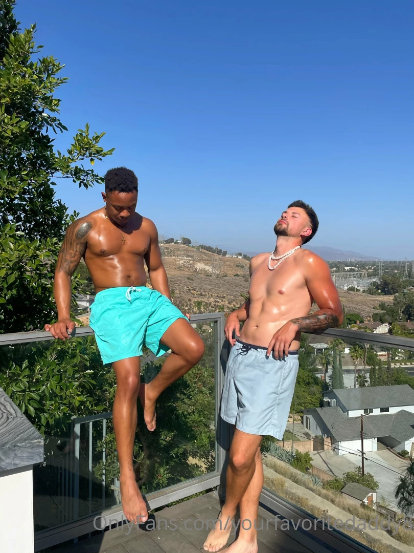 Hanging out in the sun with icamarmstrong - i know you love my content 