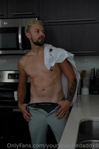 Flexing my ck lol anybody up for some sext rn direct message me and