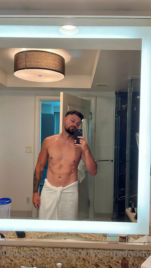 Good morning everyone time to shoot some content in my hotel room 