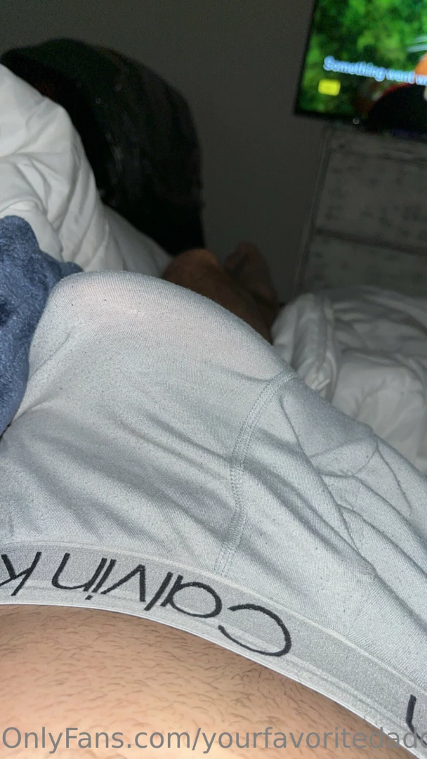 Just here flexing my white underwear lol 