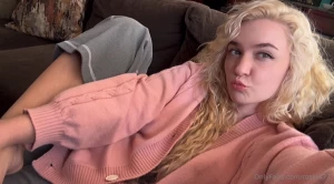 Wanna see my feet bb 3 u should probably check out my other page then