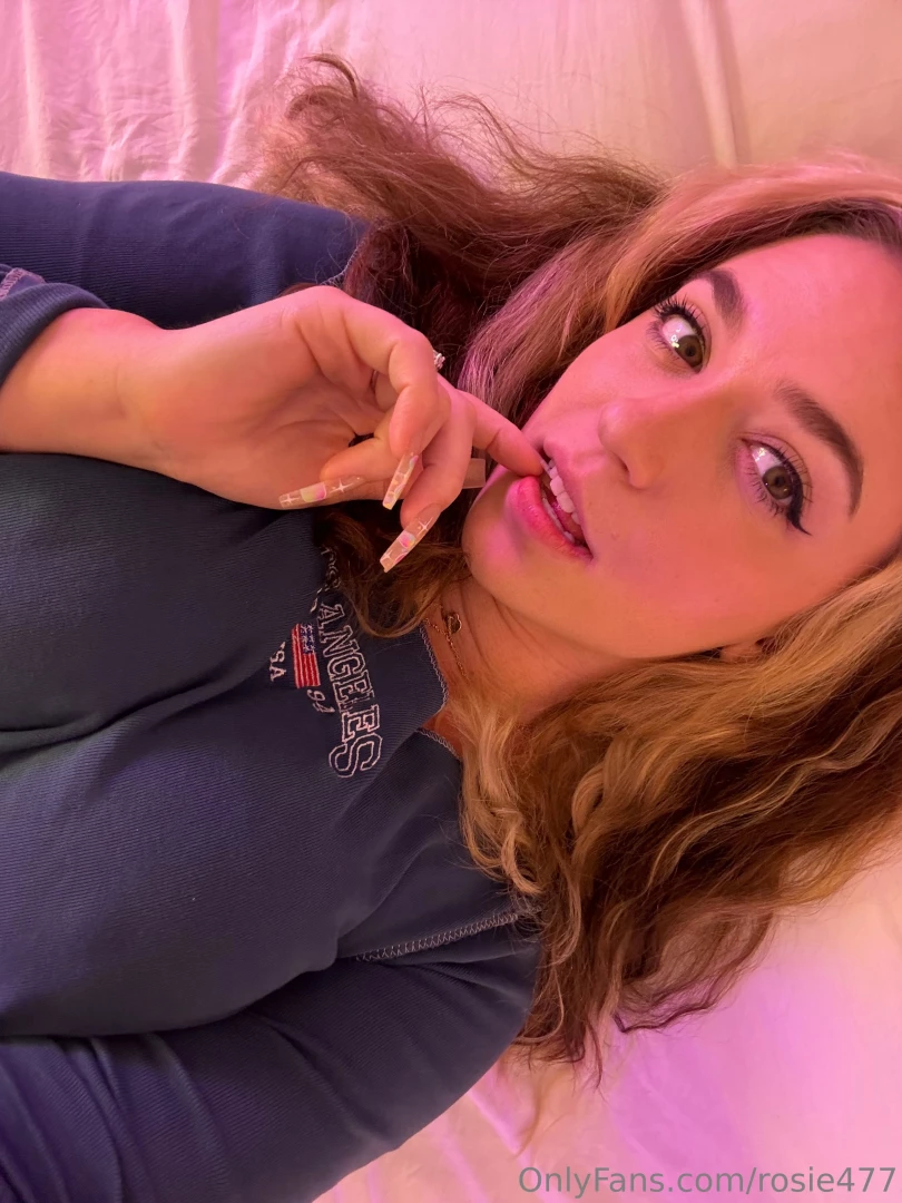 Free subbies rn on my main page probably only doing an hour or soooooo 