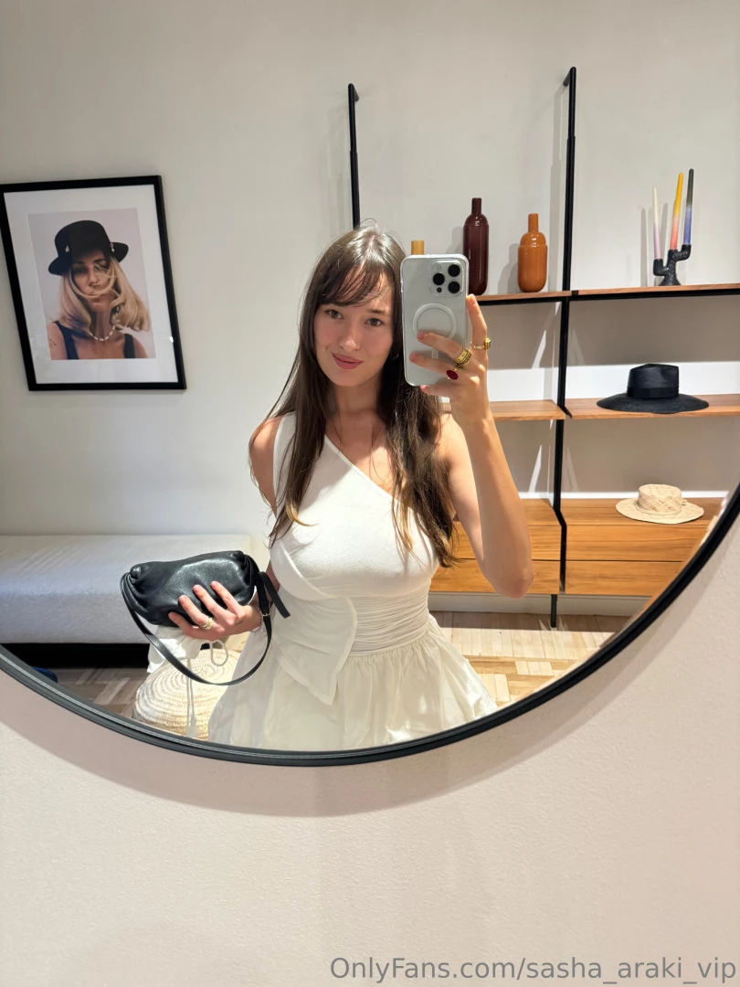 Today i feel incredibly sexy every look in the mirror reminds me of 