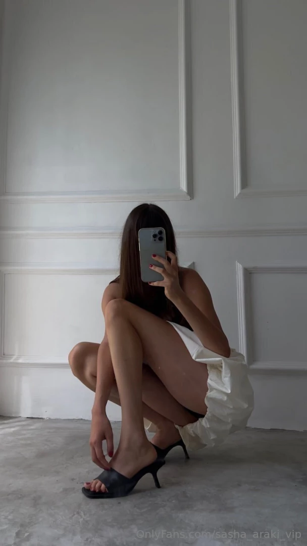 When the dress is short and the looks are long sometimes the right 