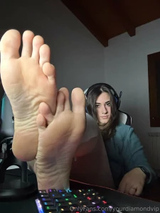 Ideal day me playing on the pc and you in the meantime dedicate part 4