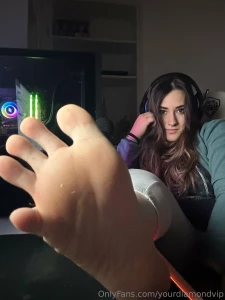 Ideal day me playing on the pc and you in the meantime dedicate part 7