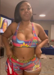 Join me when trying my nu dress let me know how i look