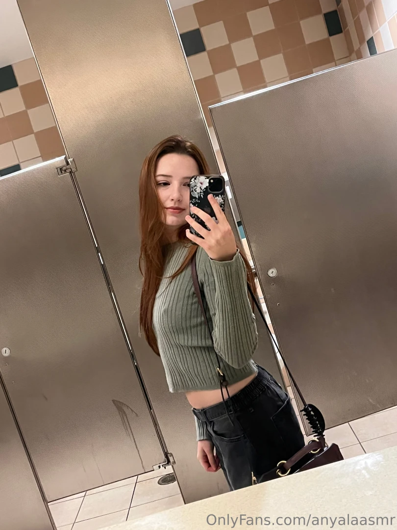 Tip 5 for photos of me in my underwear in the dressing room at the part 1 
