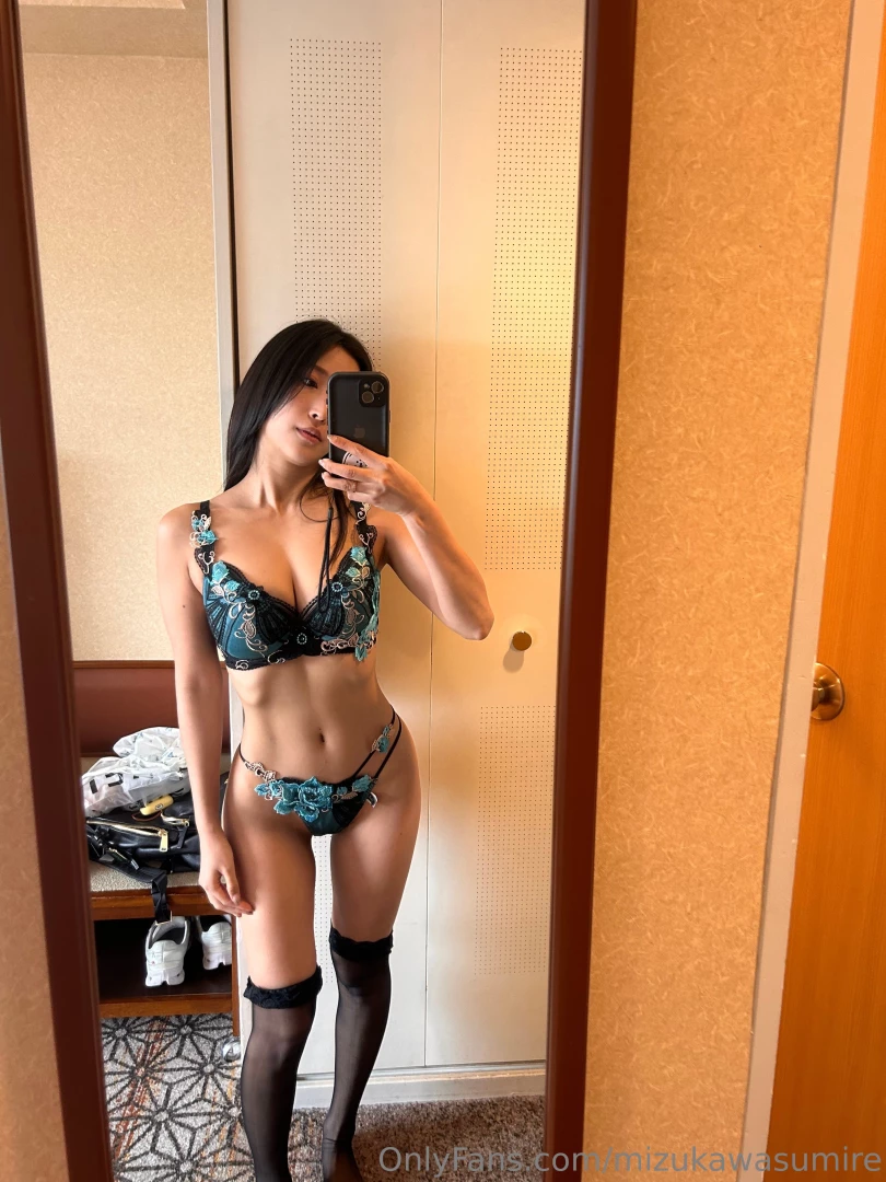 I love chatting with my fans making me so horny 