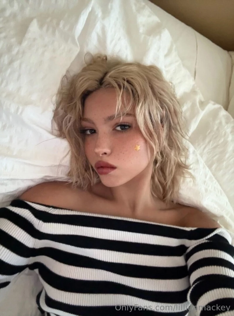 I used my 8 inch dildo for the first time i could barely fit it all in part 1 