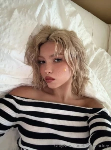 I used my 8 inch dildo for the first time i could barely fit it all in part 1