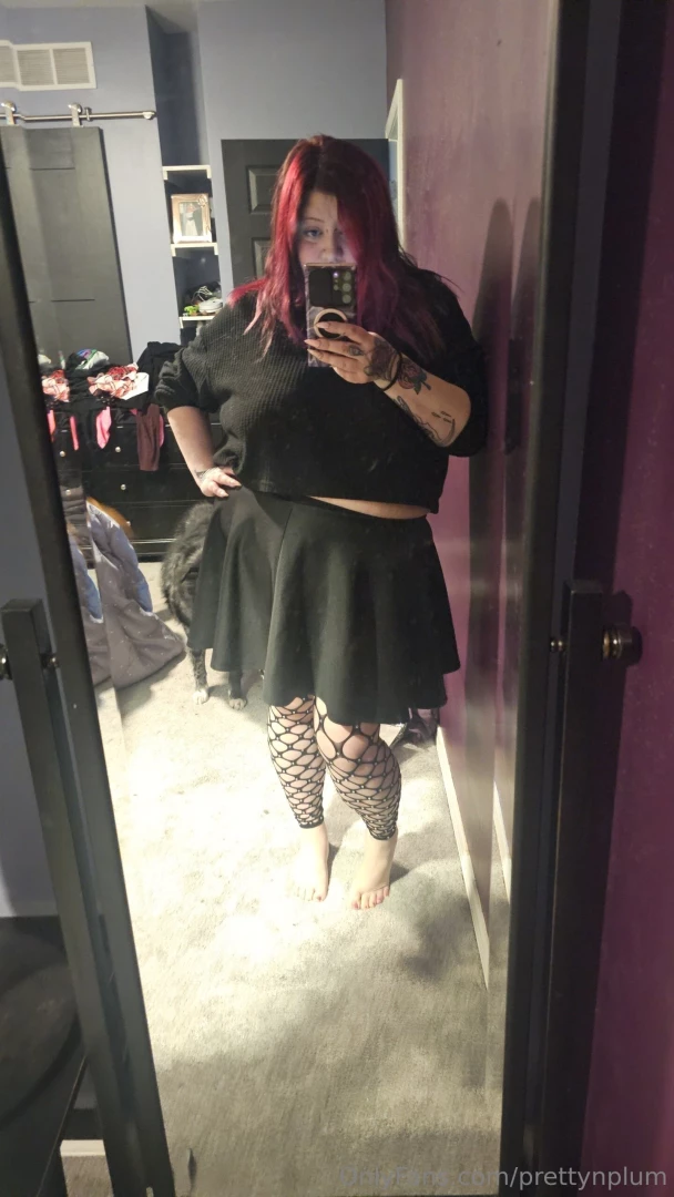 Who wants to see a naughty video with me in this outfit p s i don t 