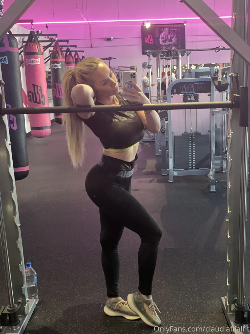 Hi checking in from leg day i ve been working these glutes so hard can 