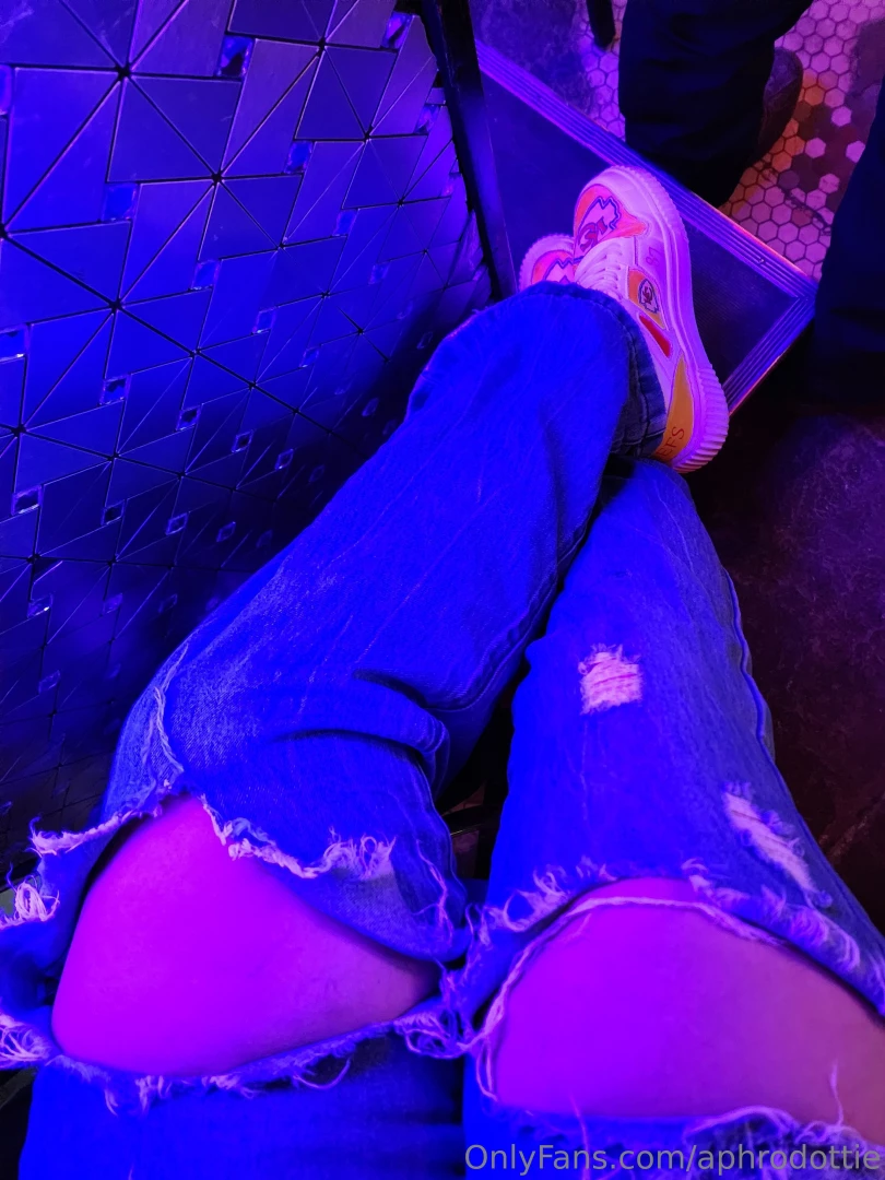 I only get to watch the first quarter of the game today due to being part 1 