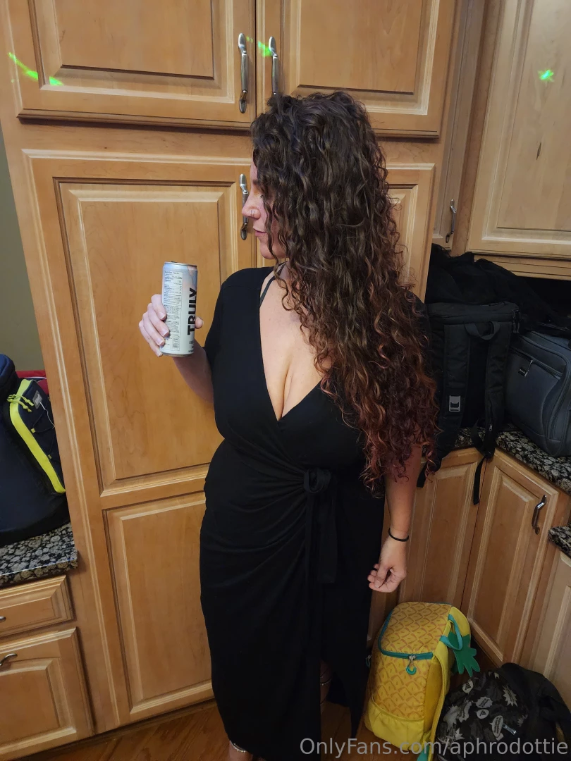 Having fun at a swinger house party tonight who wants to see what s 