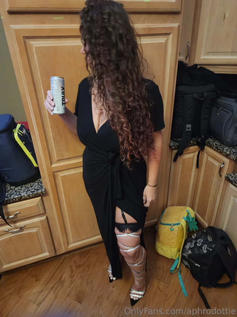 Having fun at a swinger house party tonight who wants to see what s part 1 