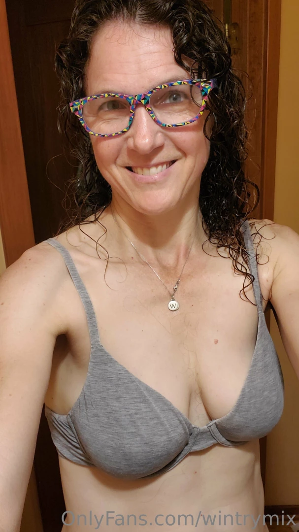 Getting dressed for the day and feeling cute have a good day 