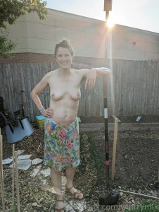 I feel like i look like a pioneer woman here you know the kind who