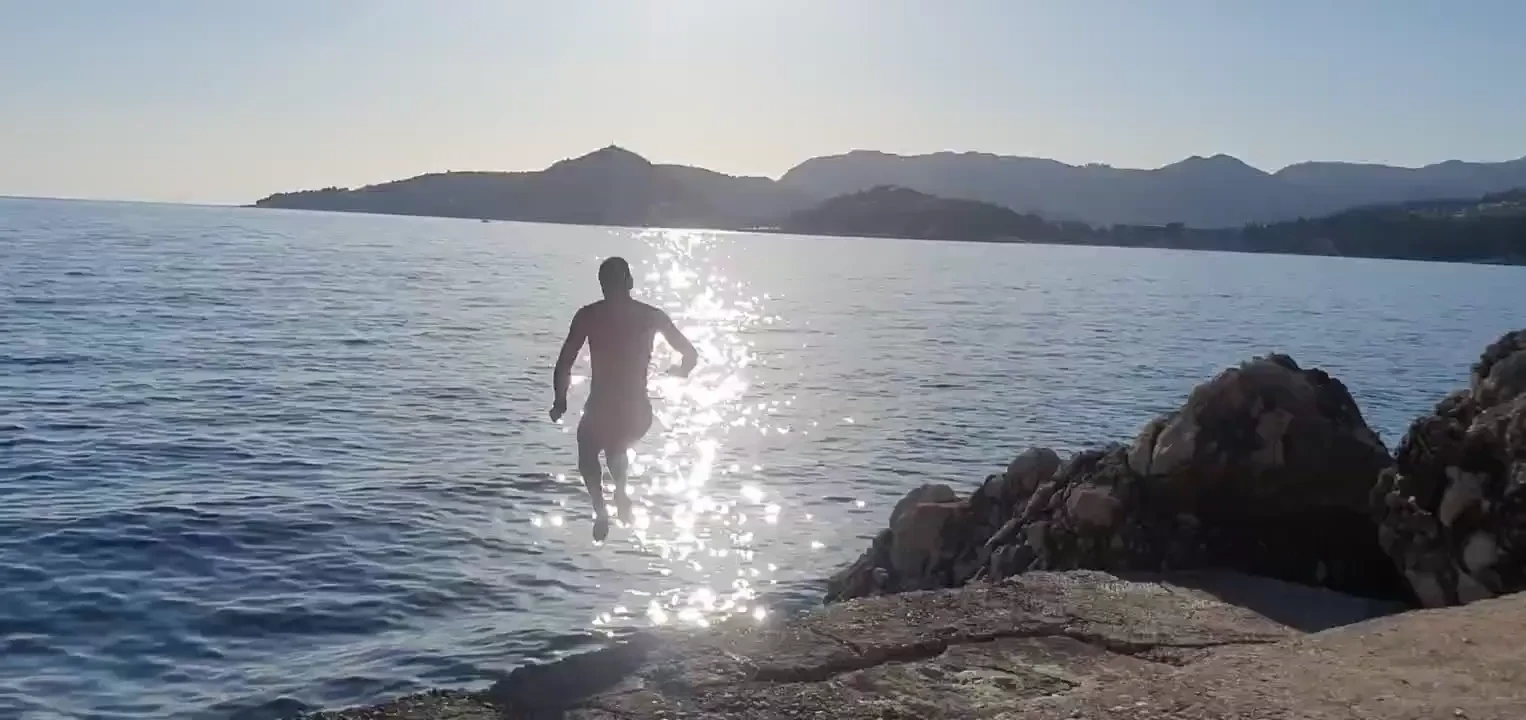 Naked jump 