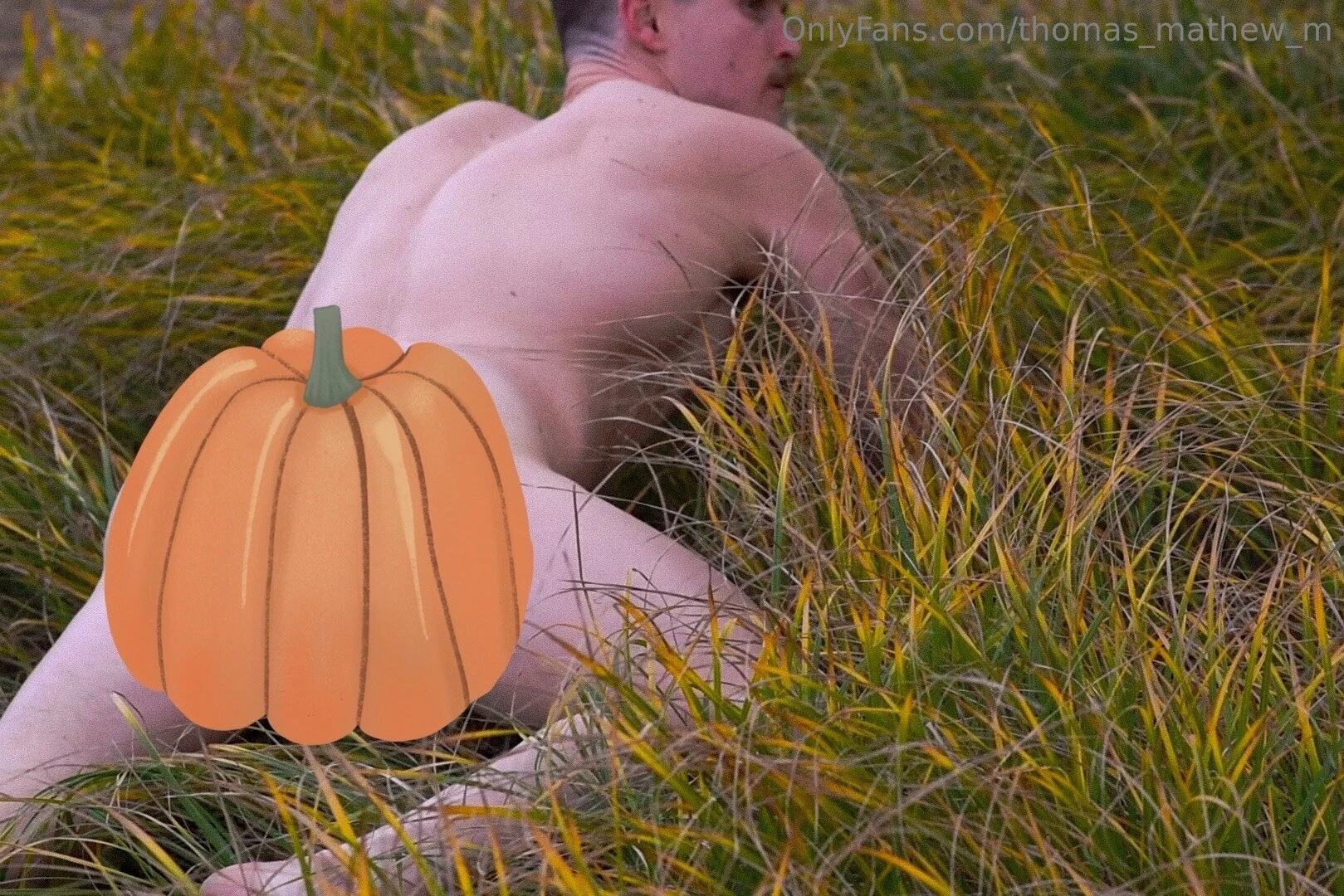 Happy autumn or should i say bautumn i did a fully nude photoshoot for part 1 
