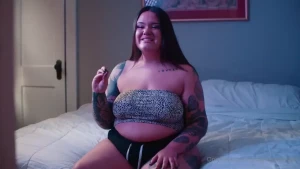 One of my favorite parts of being a feedee is being lazy in this video