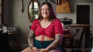 You return home to your fat gf after a long workout but she almost