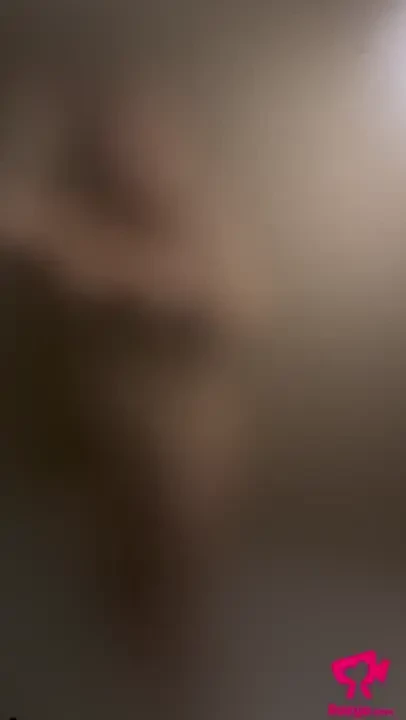 Me encanta calentarme en la ducha imagin ndome que est s al otro lado 