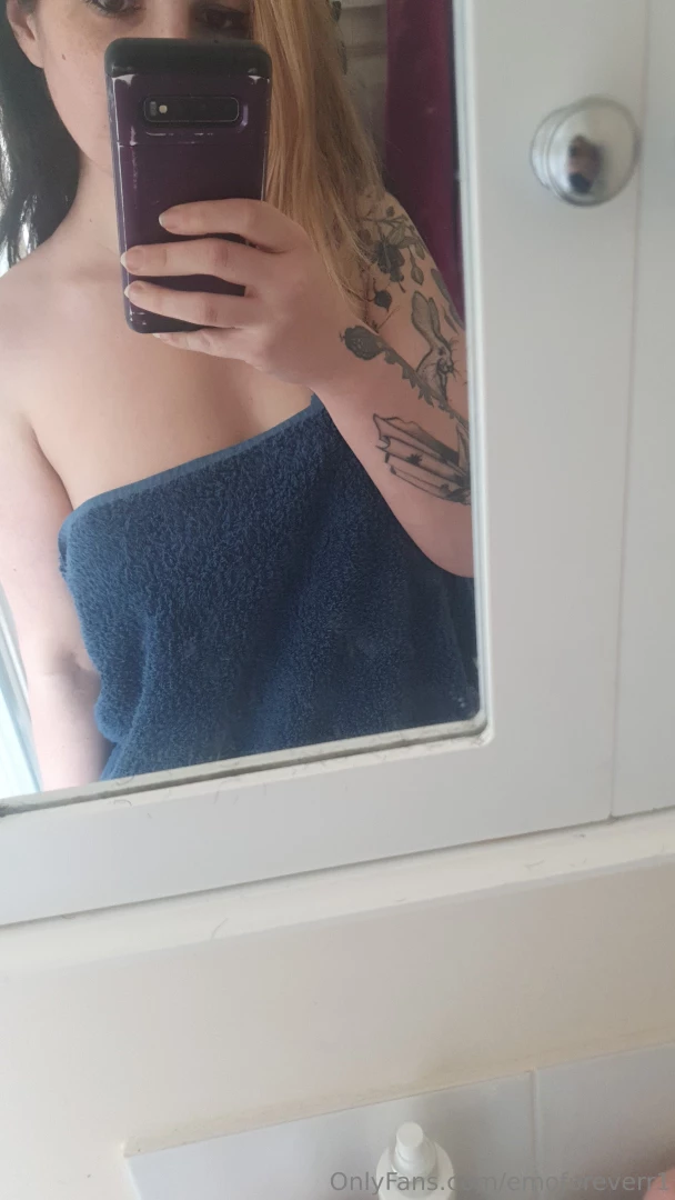 Who wants to see me take an alien dick part 1 