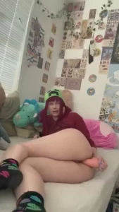 Creeper nearly explodes while fucking himself
