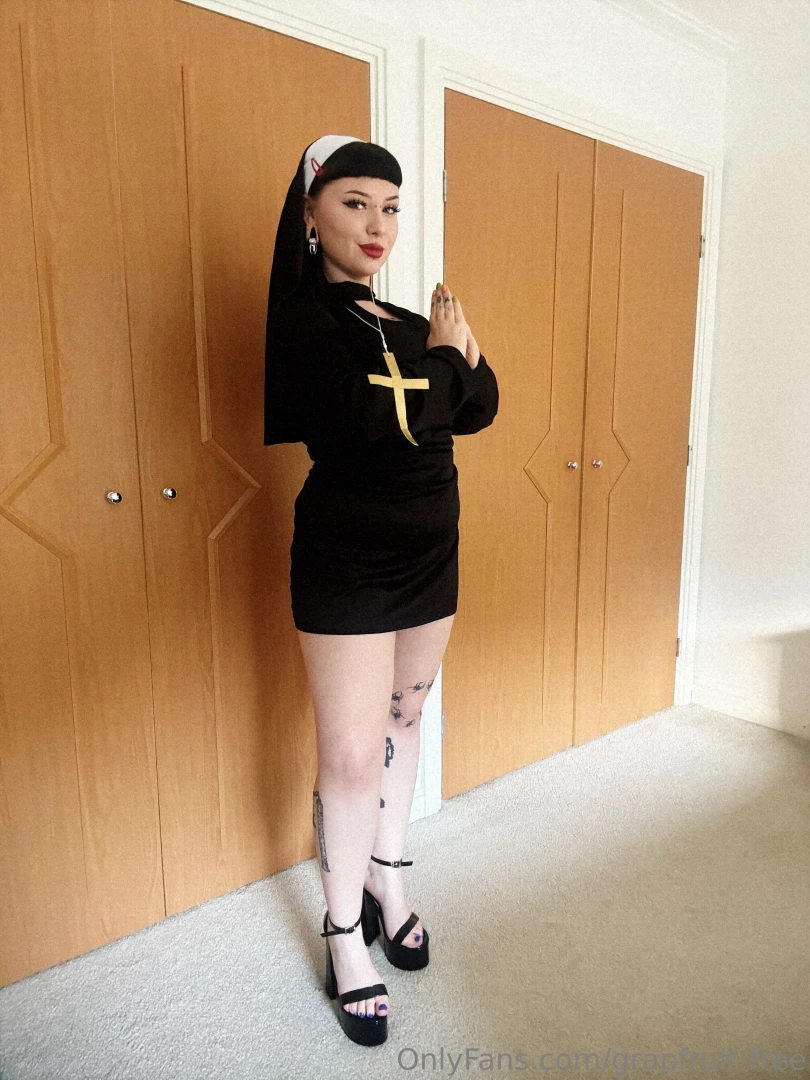 Sinners line up for sister sewergirl s special brand of salvation will 