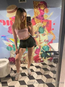 How tall do you think i am if you guess right - a free nude photo from