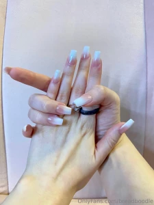 Teehee i got a little manicure and pedicure today 3 here are da nails part 1